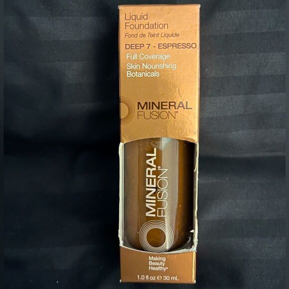 Mineral Fusion Other - NWT Mineral Fusion Liquid Foundation ✨